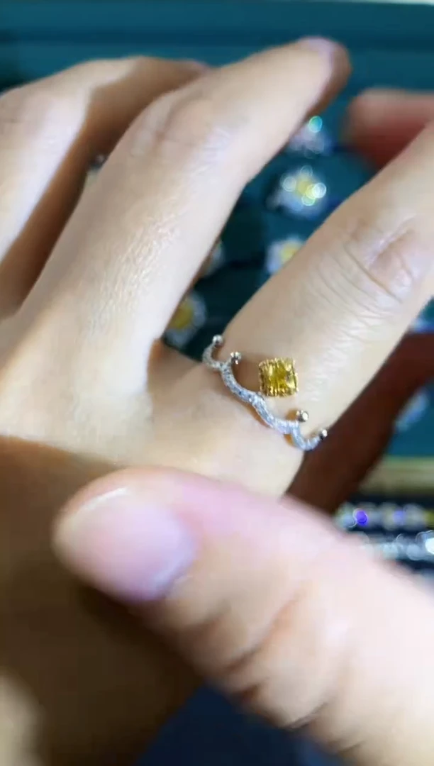 18K金镶嵌戒指钻石戒指