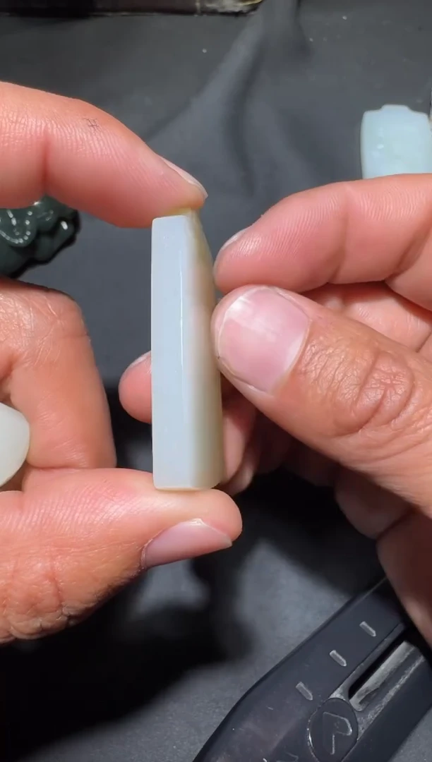 未镶嵌和田玉（糖玉）挂件和田玉