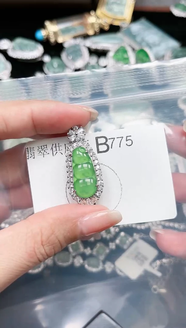 【闪购商品】翡翠颈饰未镶嵌775赠皮绳