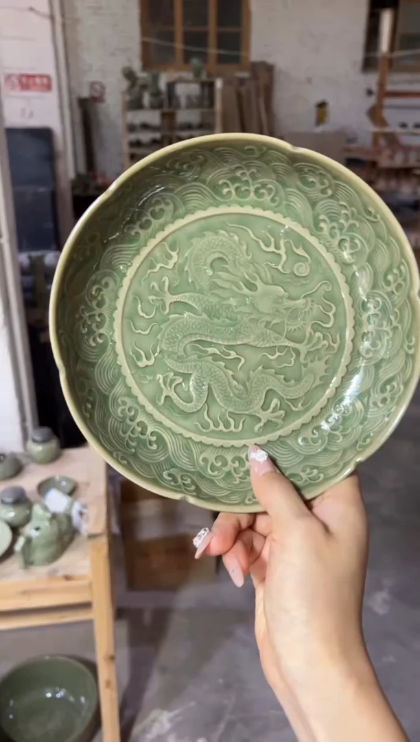 微瑕耀州窑穿云龙盘