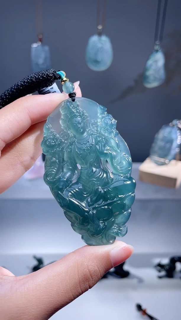 翡翠未镶嵌颈饰度母