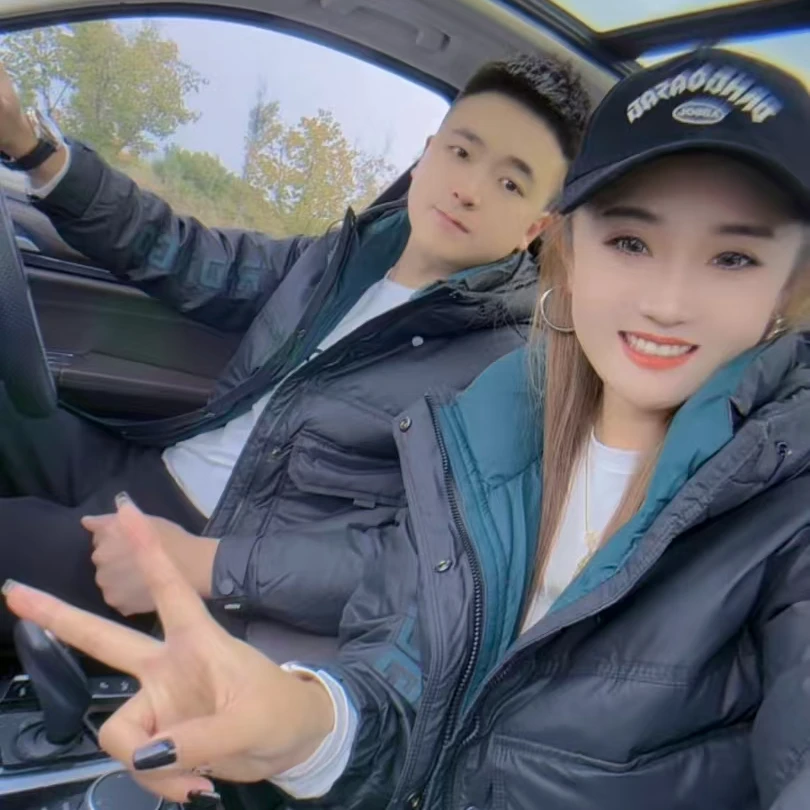 聪哥推荐，情侣款连帽字母防寒棉服3626