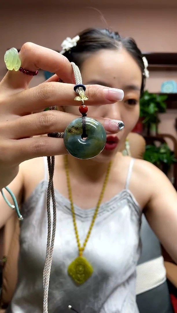 岫玉未镶嵌吊坠·