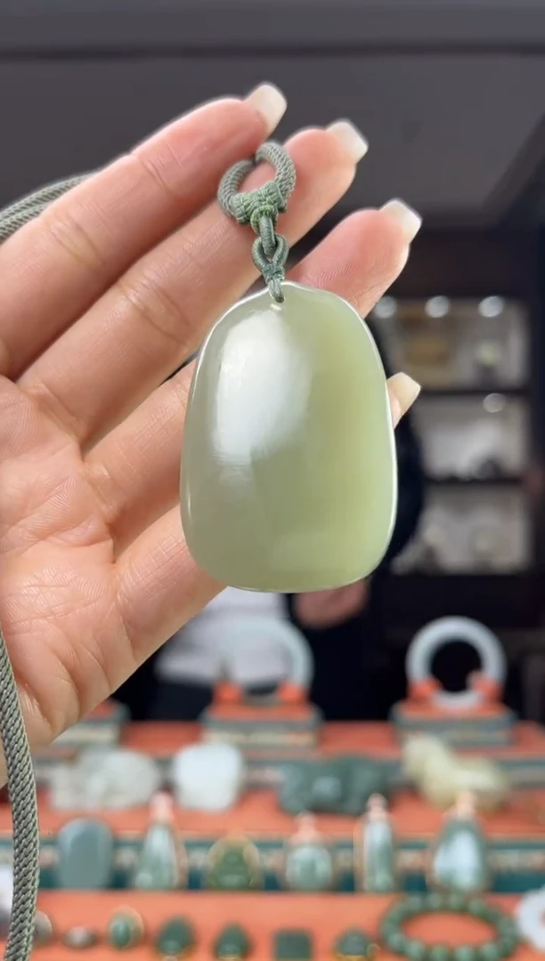 颈饰未镶嵌和田玉佩佩