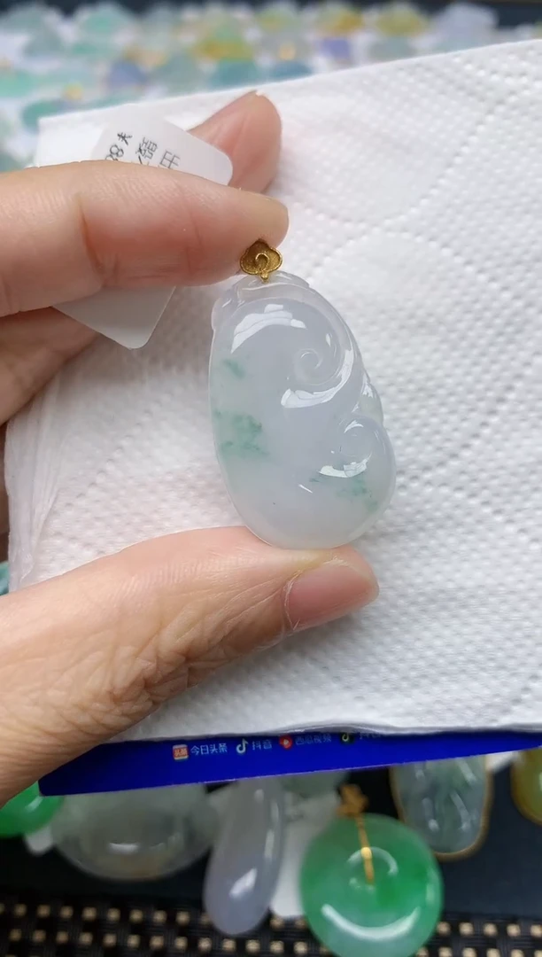 翡翠18K金镶嵌颈饰天然缅甸A货翡翠
