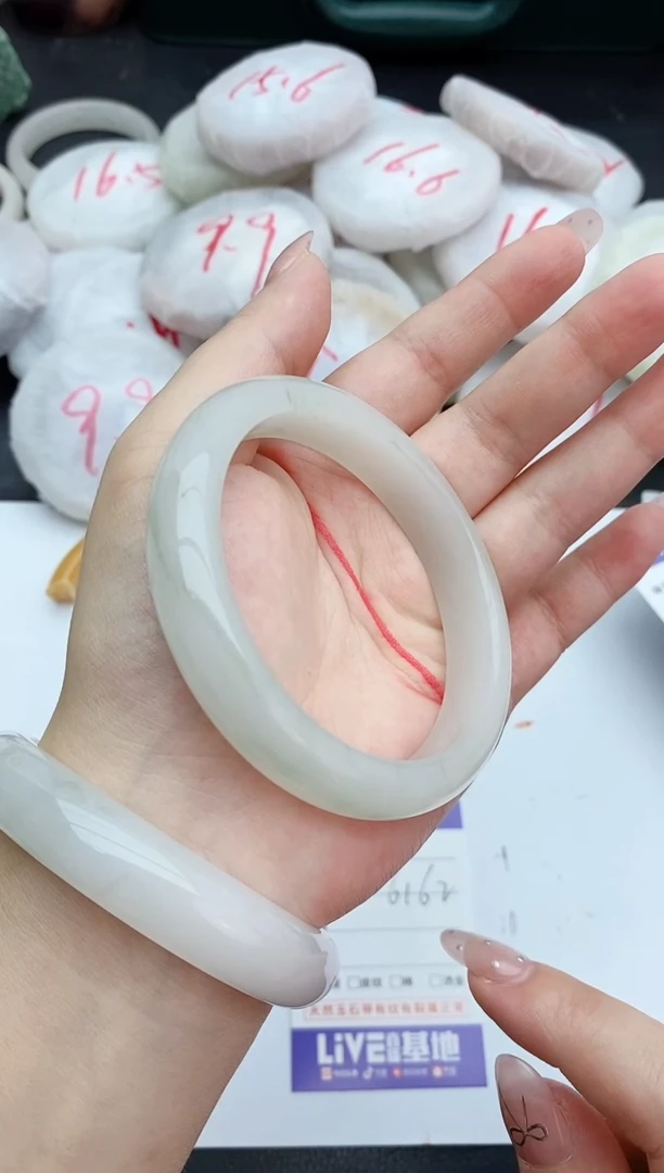 石英质玉手镯未镶嵌17+61/62