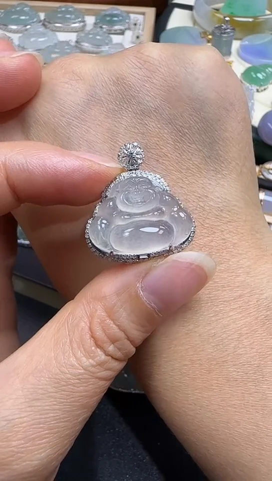 颈饰18K金镶嵌翡翠佛公