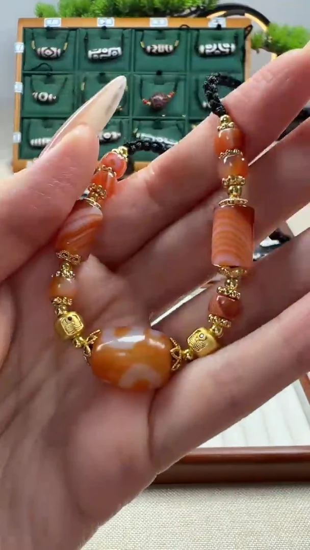 玛瑙/玉髓（覆膜）颈饰合金16微瑕随机发货