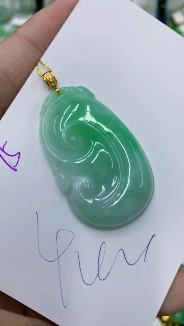 翡翠18K金镶嵌颈饰11111111111