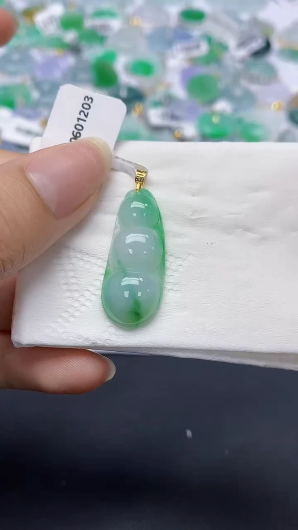 翡翠18K金镶嵌颈饰天然缅甸a货翡翠