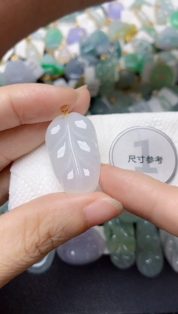 翡翠18K金镶嵌颈饰天然缅甸A货翡翠