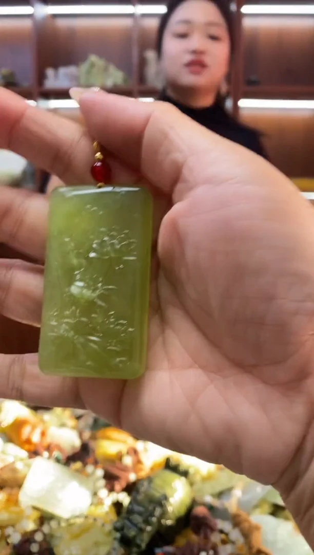 未镶嵌蛇纹石玉挂件