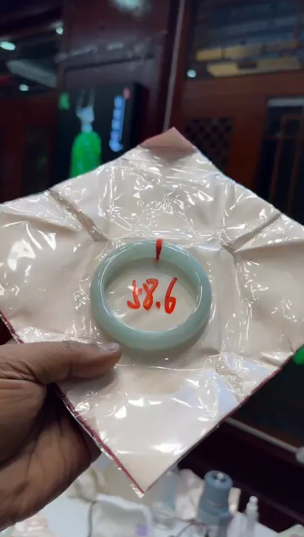 未镶嵌手镯翡翠手镯