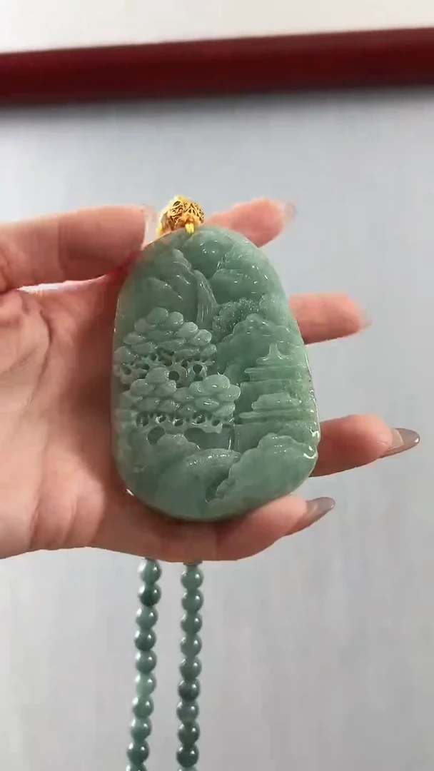 翡翠未镶嵌颈饰山水