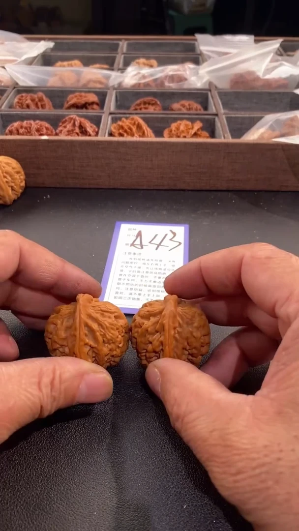 【闪购商品】文玩核桃吊坠40红锦鲤
