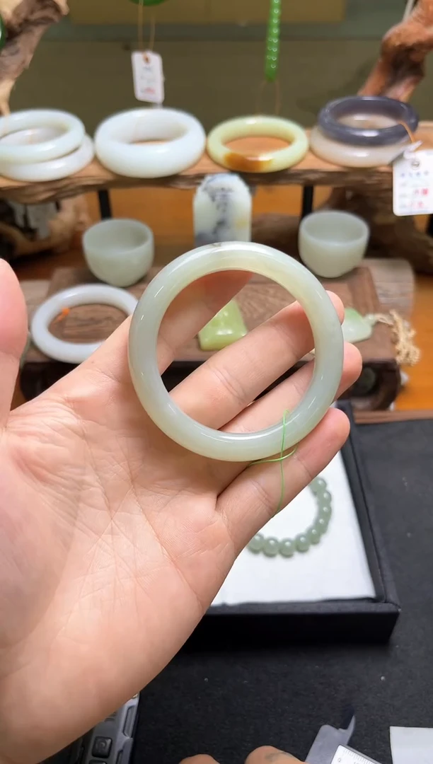 和田玉手镯未镶嵌且末青白手镯  54圈28号