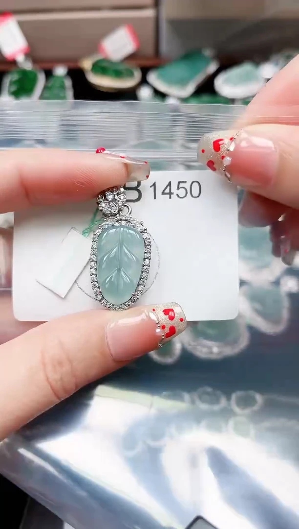 【闪购商品】翡翠颈饰未镶嵌1450赠皮绳