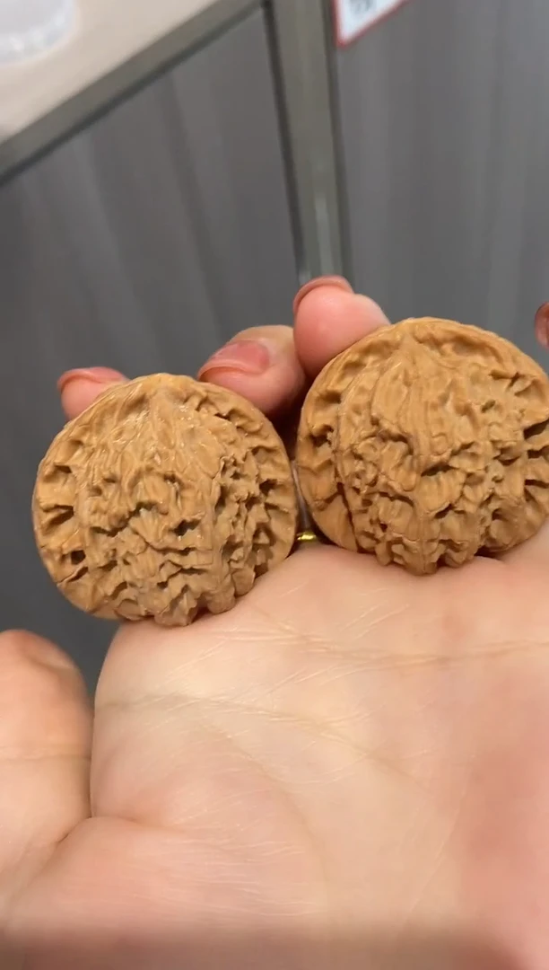 把件文玩核桃微微修三角白40-41