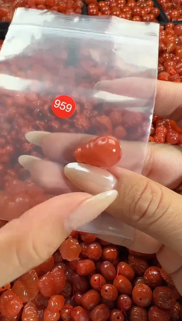 颈饰未镶嵌南红玛瑙1