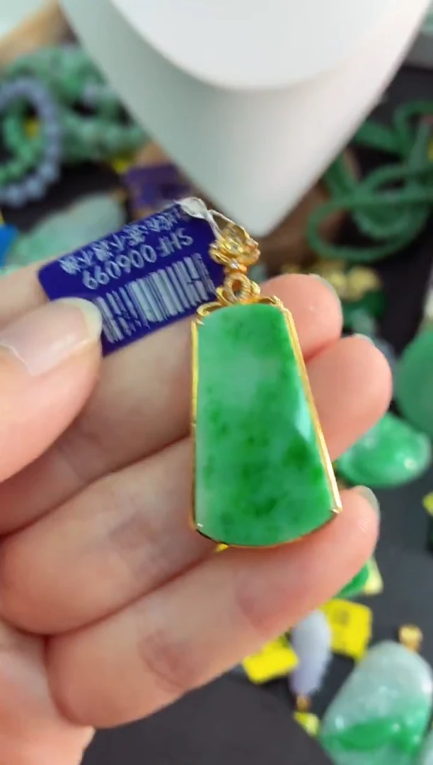 吊坠(不含链)18K金镶嵌翡翠挂件