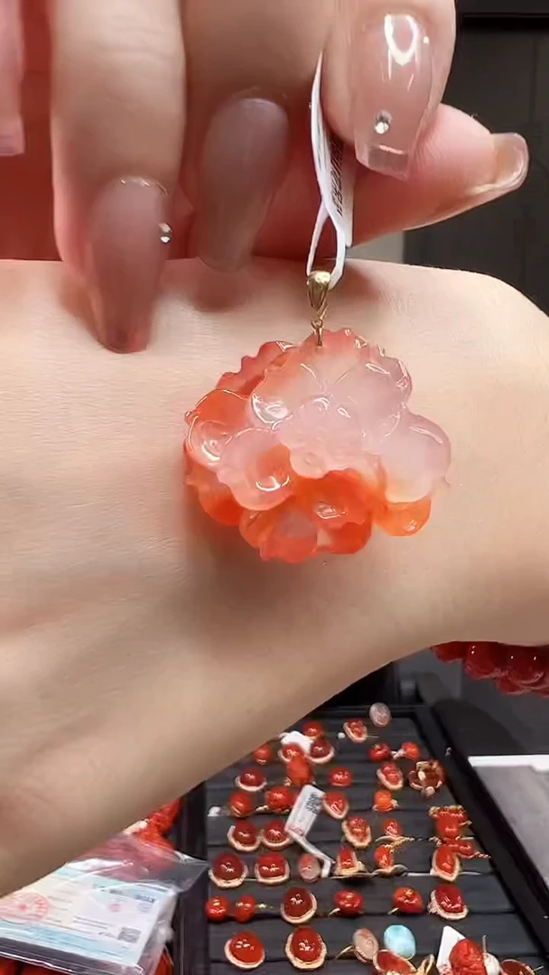 吊坠(不含链)18K金镶嵌南红玛瑙/冰飘花花/YK