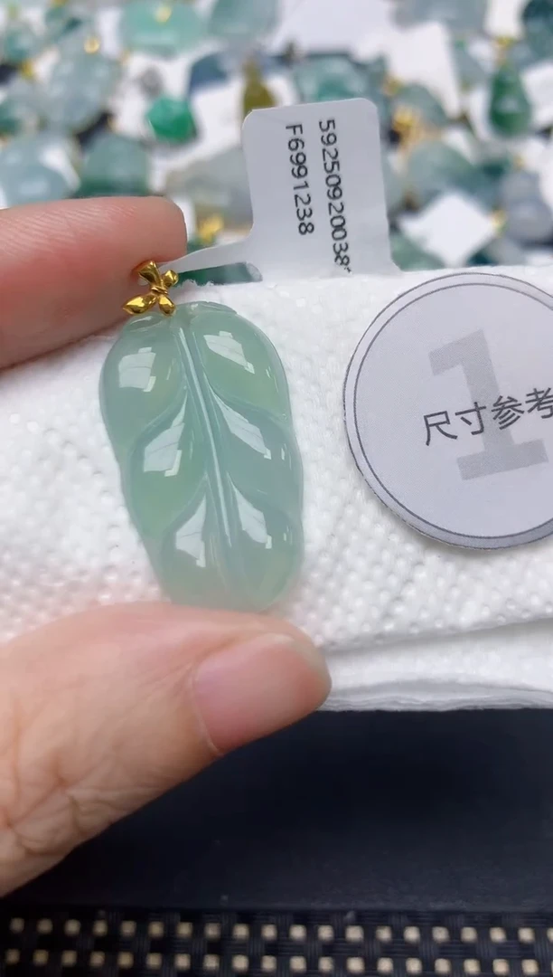 颈饰18K金镶嵌翡翠天然缅甸A货翡翠