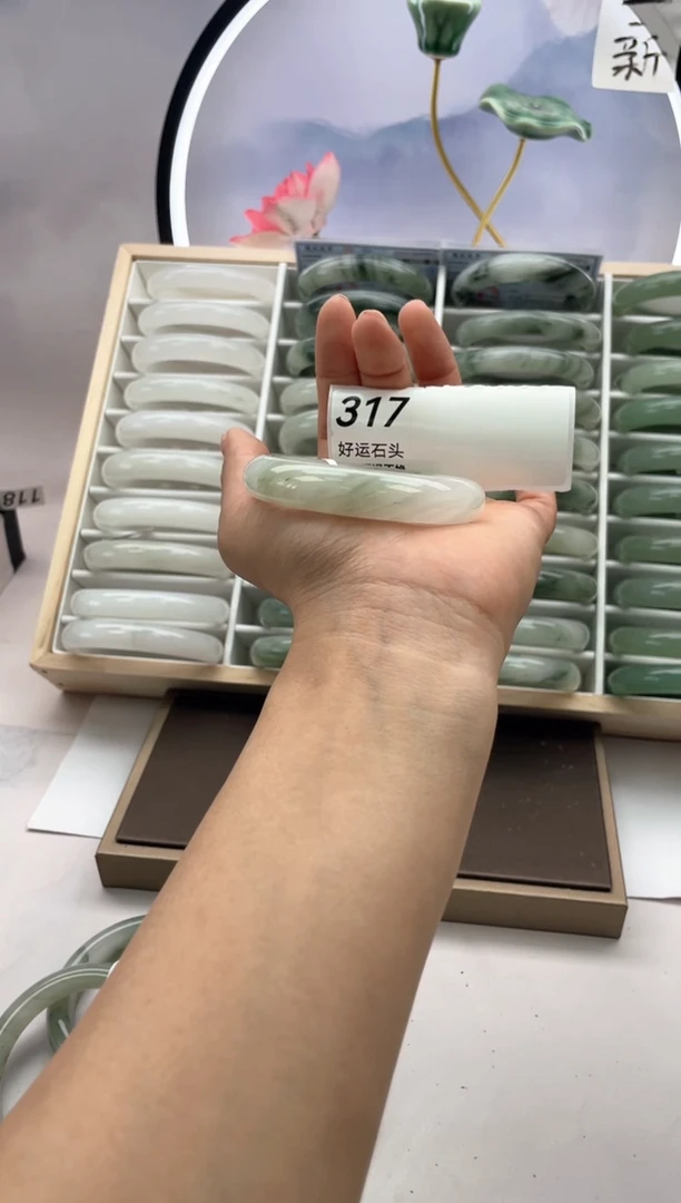 未镶嵌手镯石英质玉317