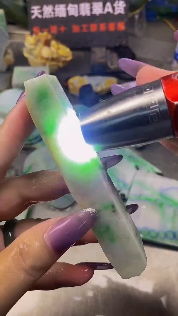 未镶嵌挂件翡翠猫**人天然缅甸翡翠A货321