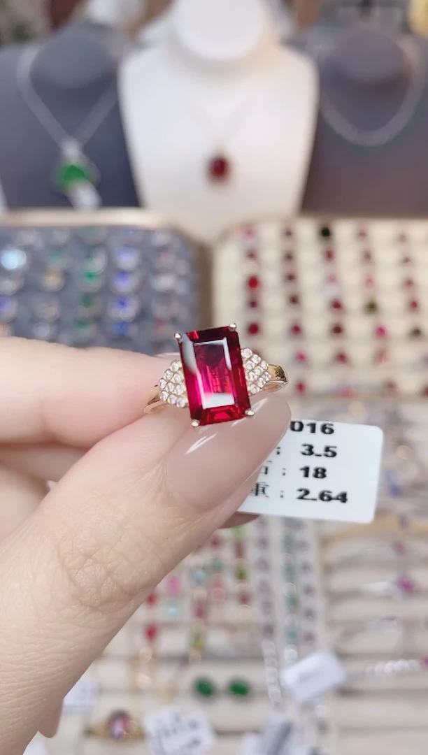 18K金镶嵌碧玺戒指碧玺3.5CT