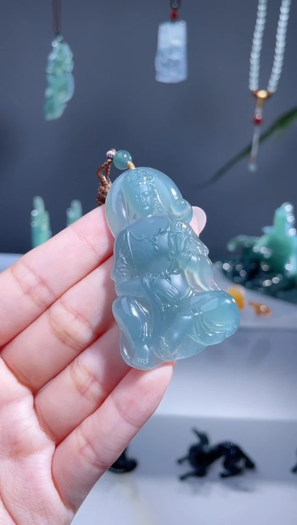 翡翠未镶嵌颈饰观自在