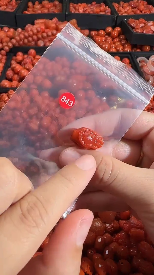 颈饰未镶嵌南红玛瑙1