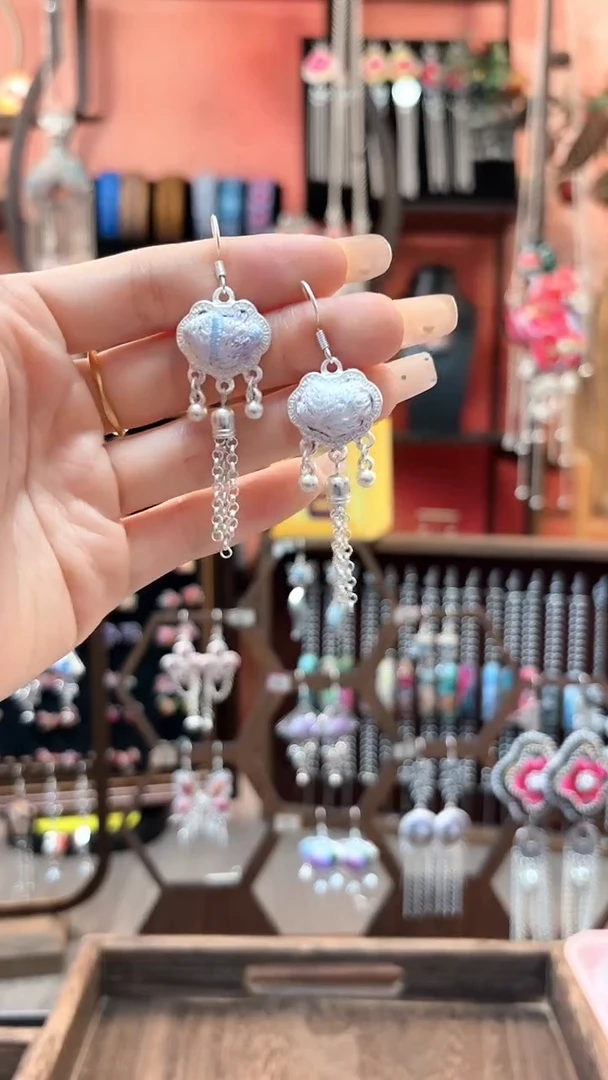 织绣云织谣民族风精美饰品 226