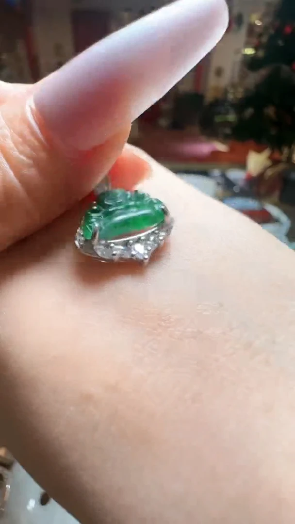 【闪购商品】翡翠吊坠(不含链)未镶嵌翡翠