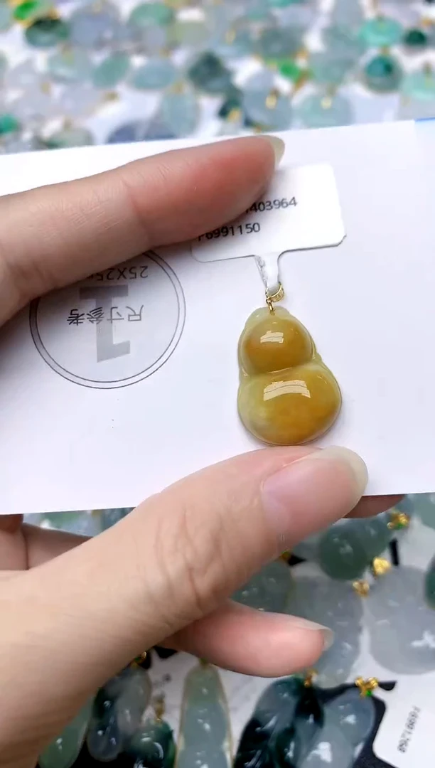 颈饰18K金镶嵌翡翠天然A货翡翠