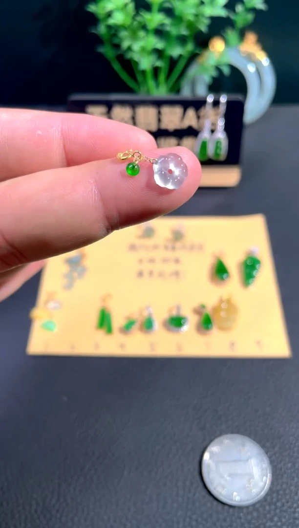 颈饰18K金镶嵌翡翠翡翠