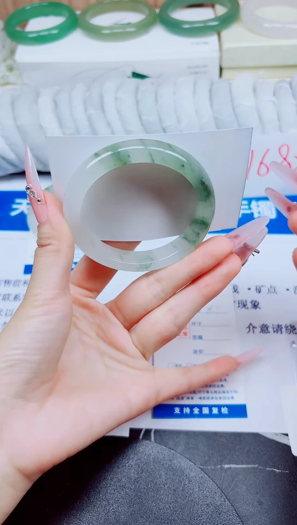 石英质玉手镯未镶嵌81/54.3