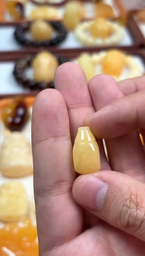 【闪购商品】蜜蜡裸石未镶嵌三通