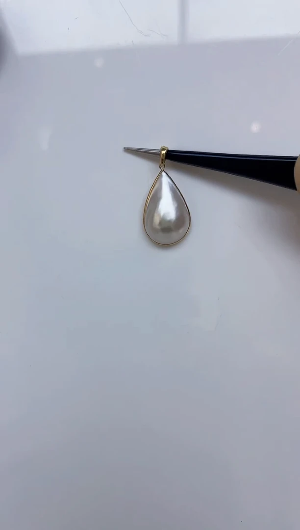 18K金镶嵌拼合珍珠（马贝珠）吊坠