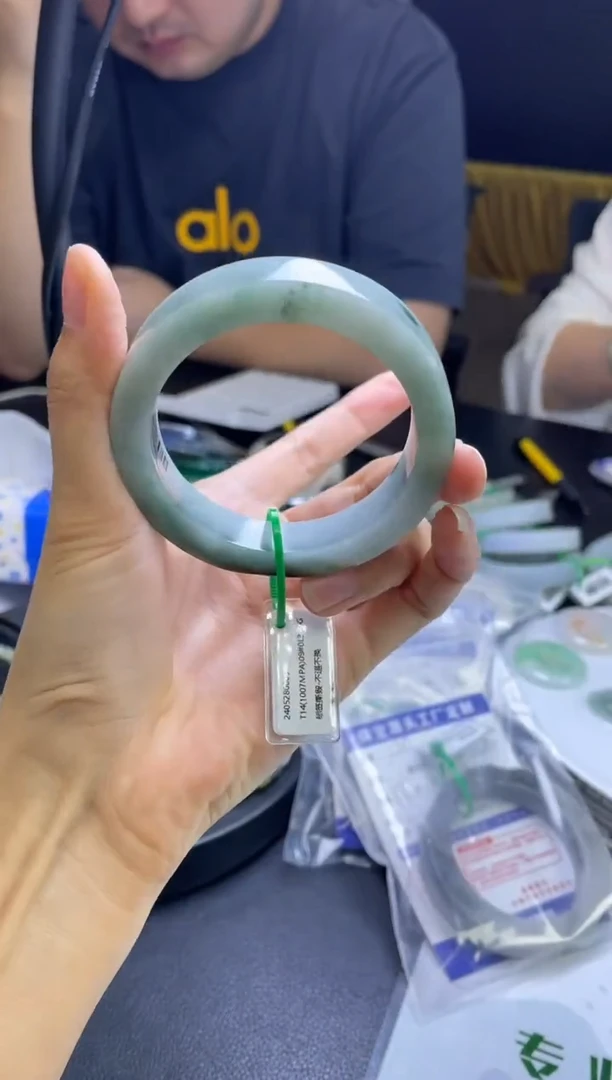 未镶嵌手镯定制翡翠予*手镯