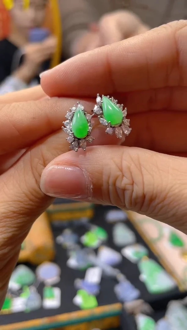 【闪购商品】翡翠颈饰未镶嵌假一赔三