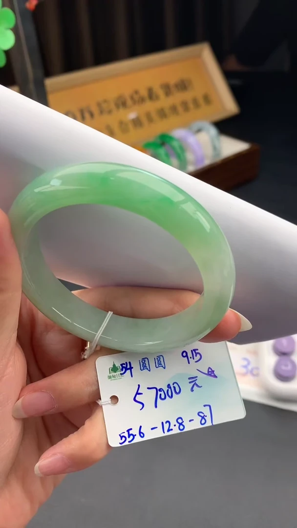 未镶嵌手镯翡翠自带#送人#，联系客服核对地址~