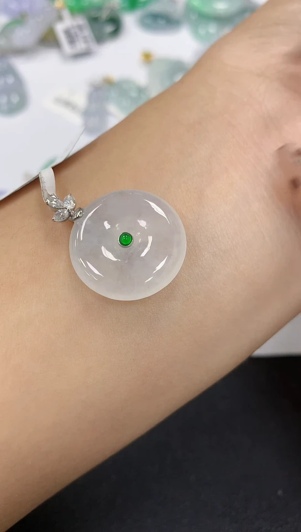 颈饰18K金镶嵌翡翠a货假一赔三支持复检百元上9元证书费自理