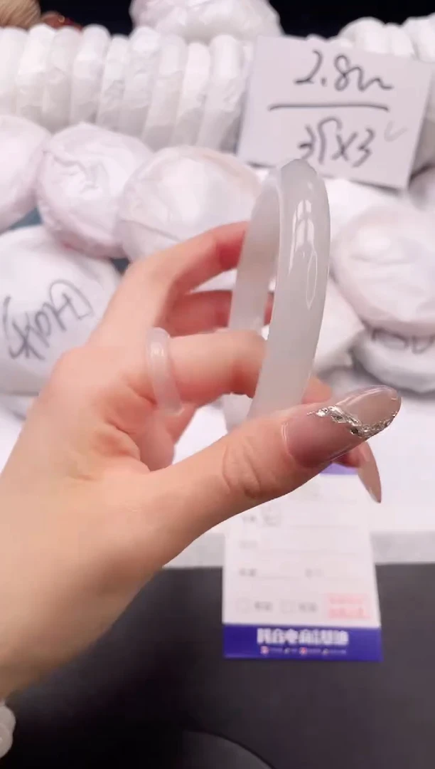 【闪购商品】石英质玉手镯未镶嵌7K202-63