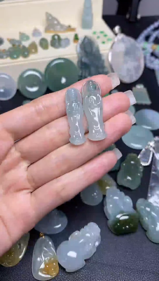 颈饰未镶嵌翡翠观音 随机发一