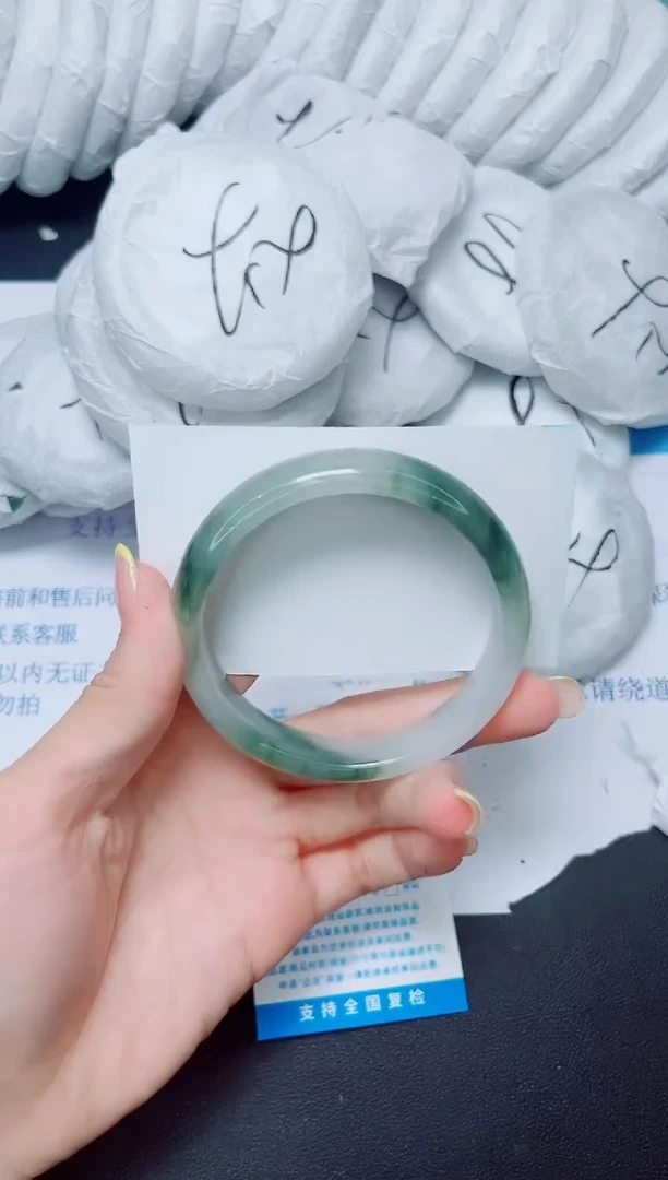 石英质玉手镯未镶嵌299/60.2