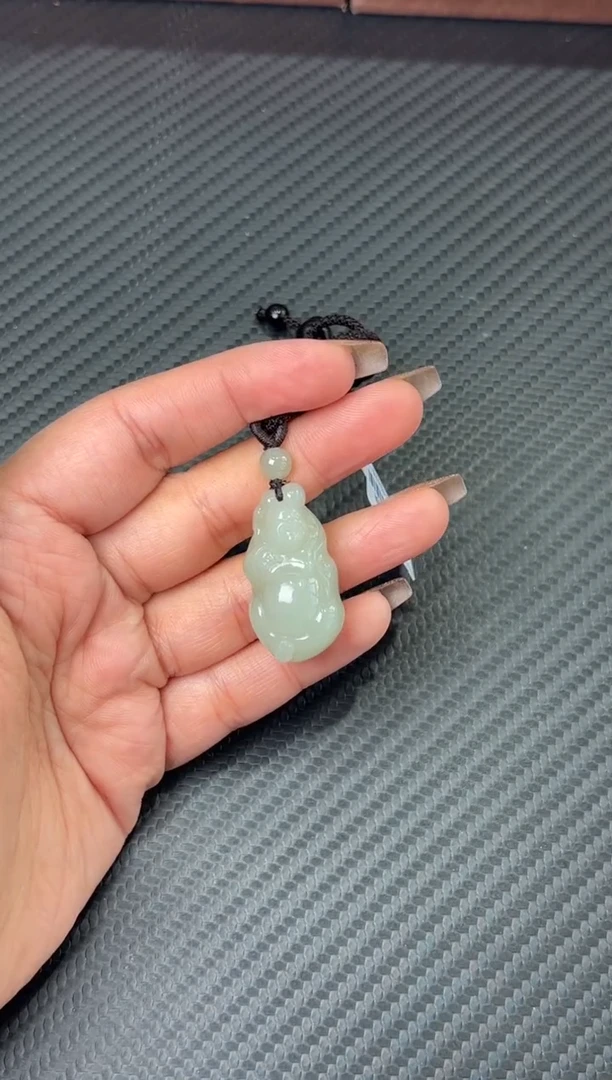 吊坠(赠链)未镶嵌和田玉秋**雪且末微色差近矿吊坠