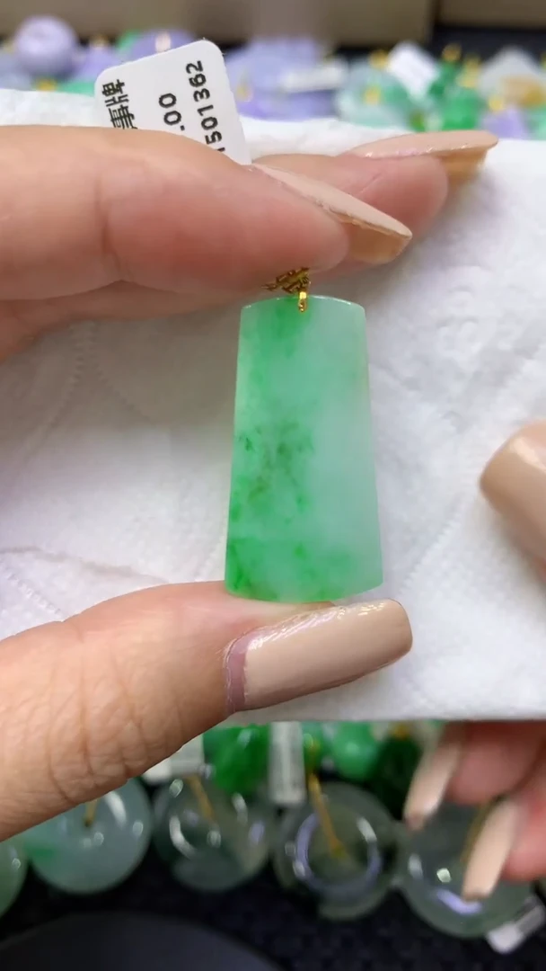 颈饰18K金镶嵌翡翠天然缅甸翡翠A货