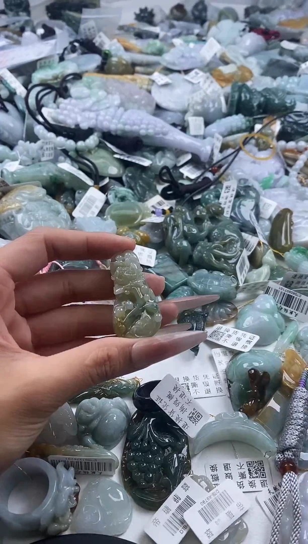 翡翠未镶嵌吊坠(不含链)缅甸A货翡翠