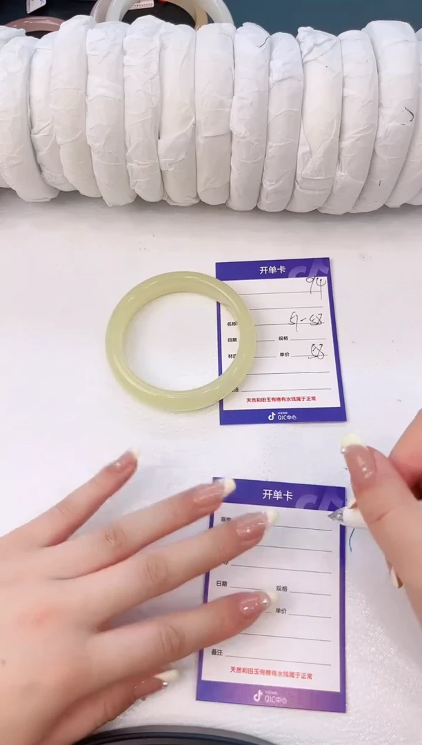 未镶嵌手镯石英质玉H94