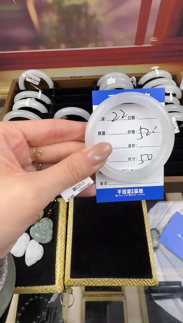 未镶嵌手镯石英岩玉22